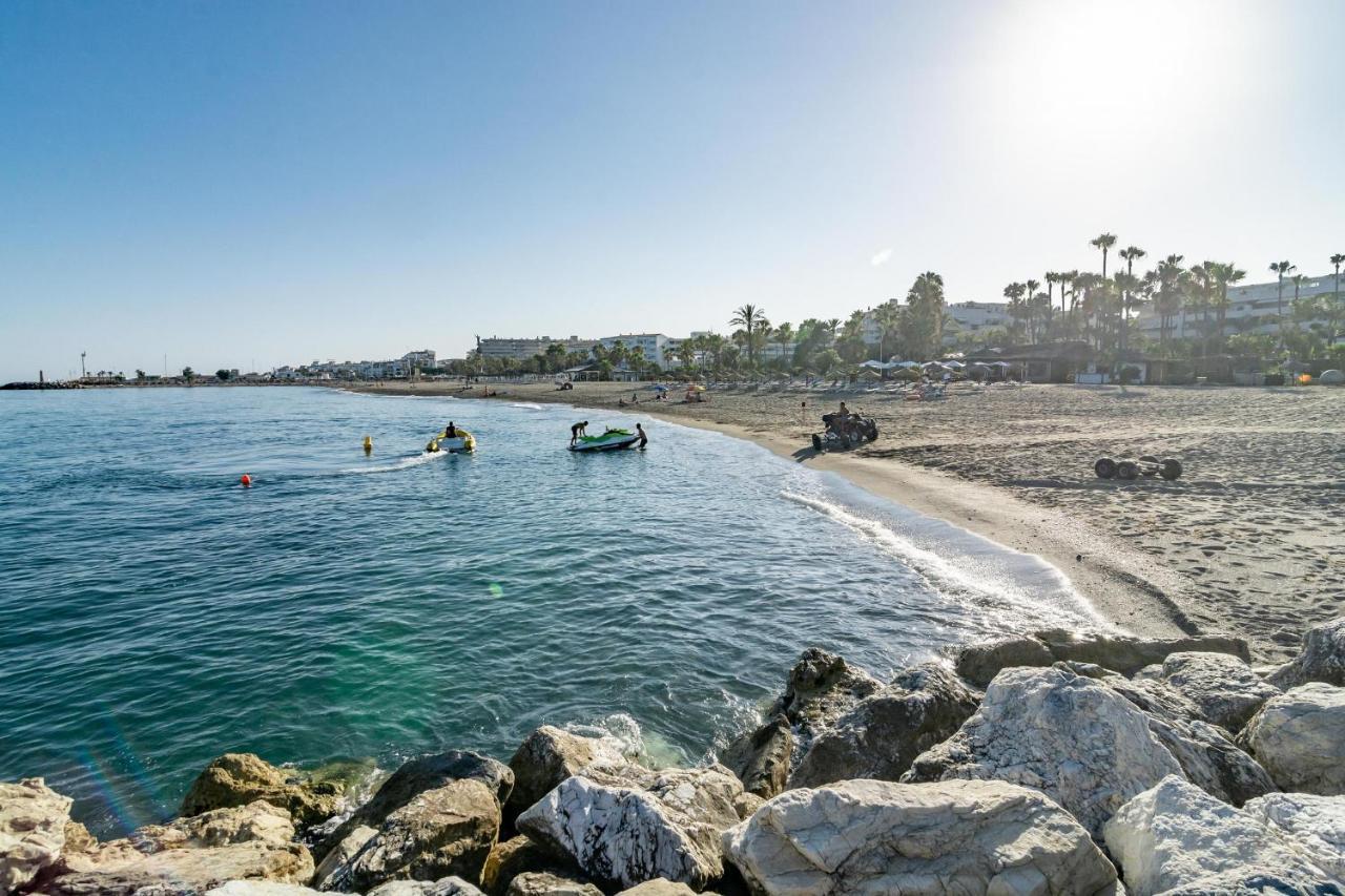 Go- Golden Banus By Roomservices *